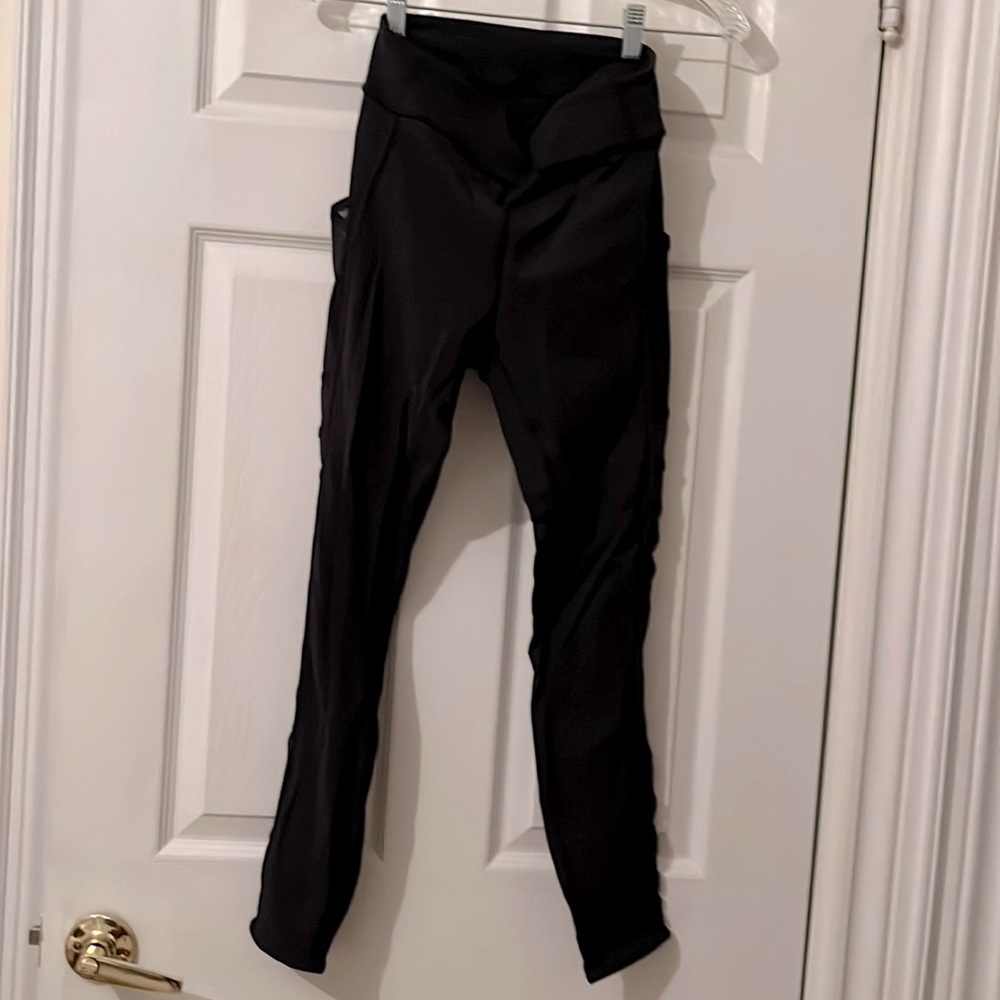 Lululemon 25” size 6 luxtreme leggings